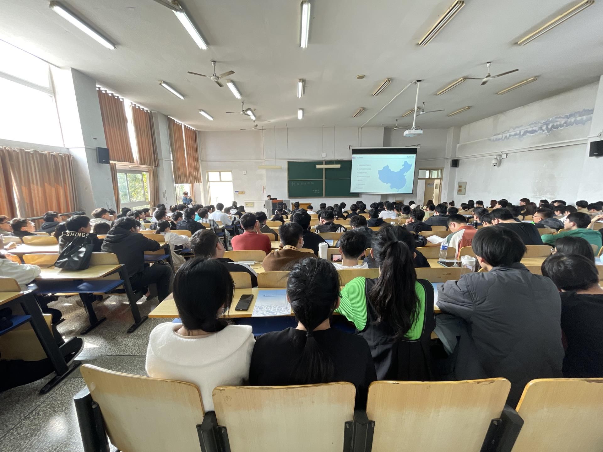 河南科技大學0330.jpg